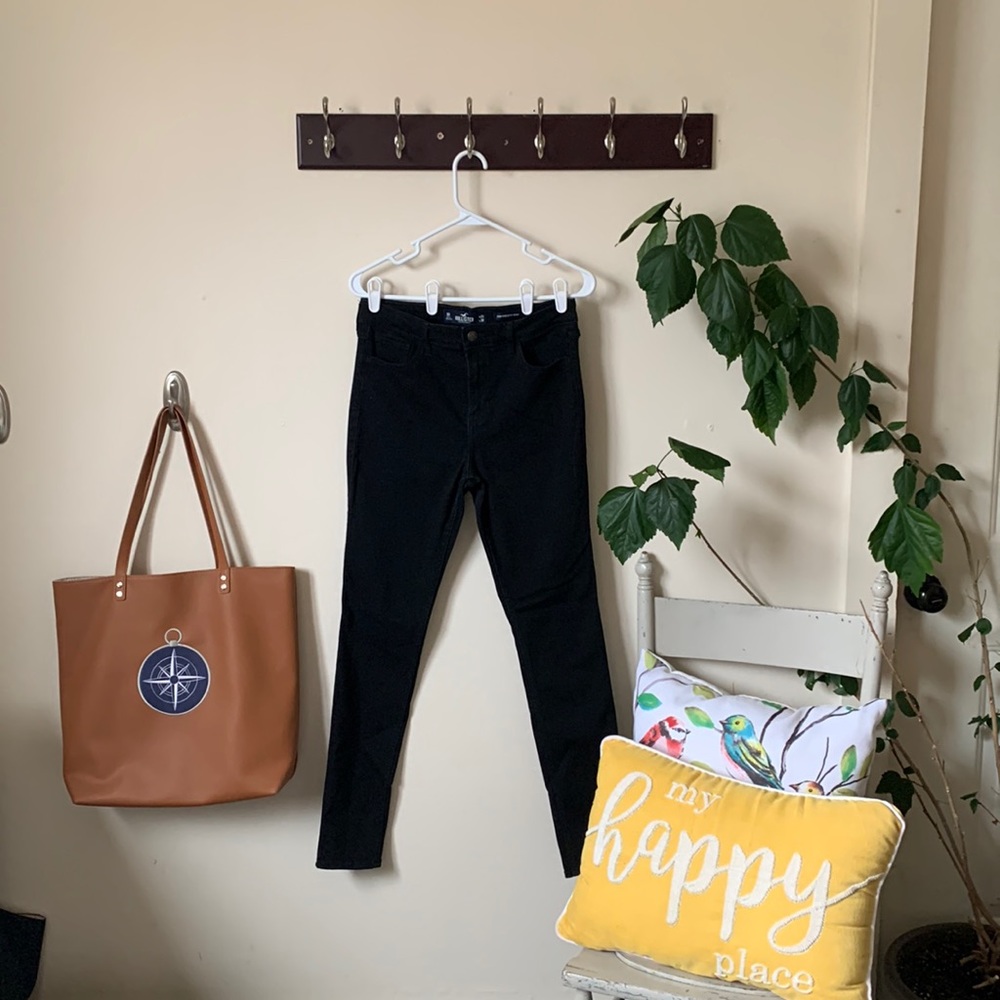 💚 Hollister Black Jeans